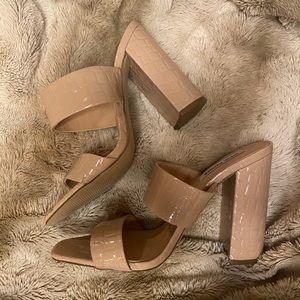 Steve Madden Taya Nude Croc Size 9M Heel Sandal